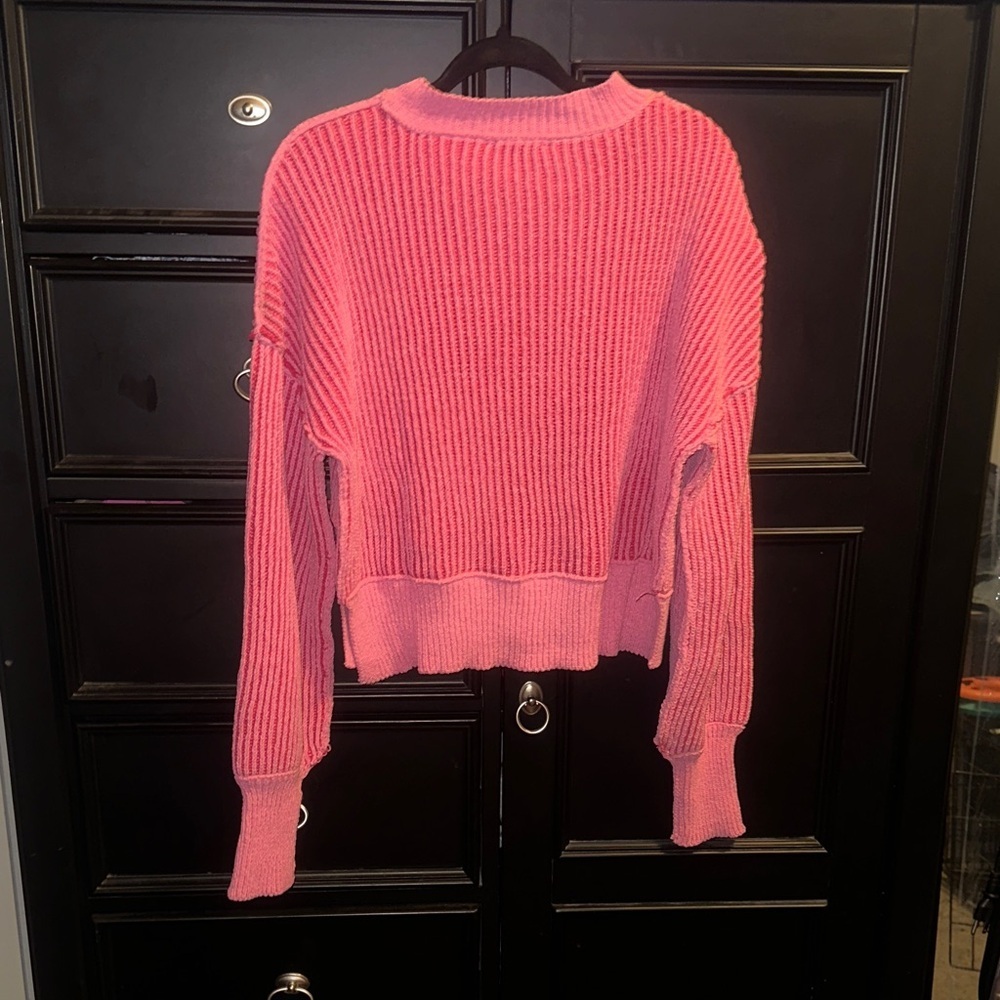 New In Pink Ribbed Crew Neck Sweater🛍️ - Picture 3 of 4